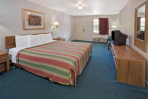 Knights Inn Houston Hobby Airport - image 9