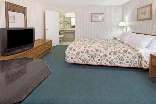 Knights Inn Houston Hobby Airport - image 11