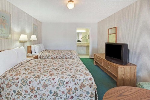 Knights Inn Houston Hobby Airport - image 14