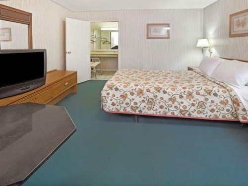 Knights Inn Houston Hobby Airport - image 17