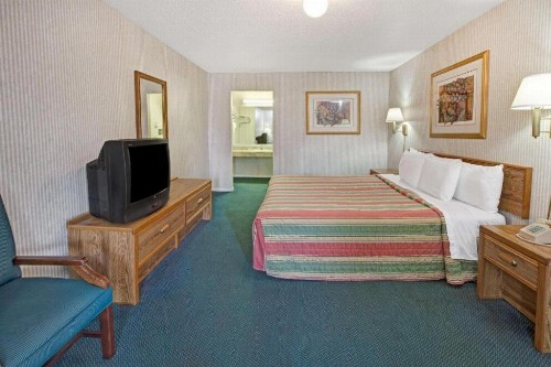 Knights Inn Houston Hobby Airport - image 19