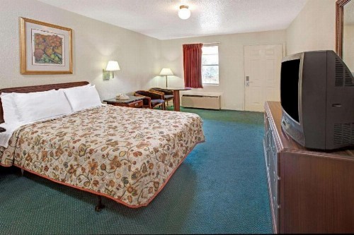 Knights Inn Houston Hobby Airport - image 20