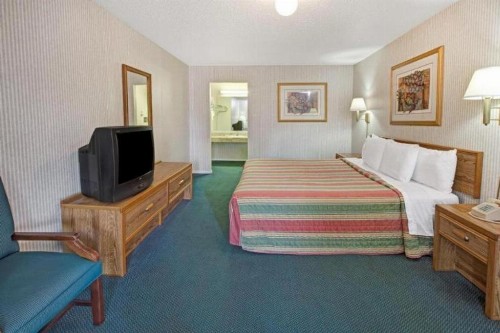 Knights Inn Houston Hobby Airport - image 21
