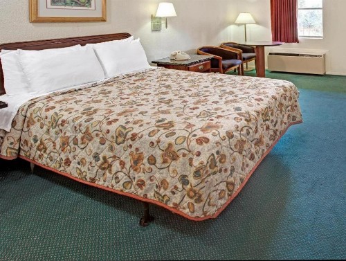Knights Inn Houston Hobby Airport - image 4