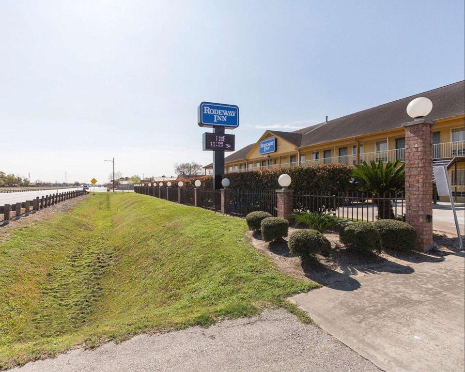 Rodeway Inn - main image