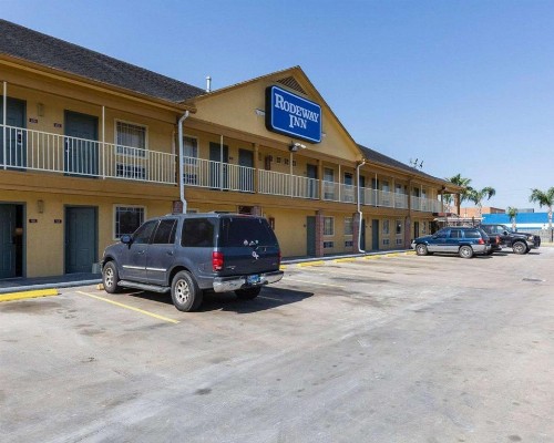 Rodeway Inn - image 11