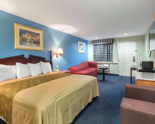 Rodeway Inn - image 14