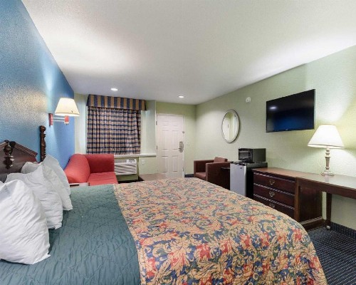 Rodeway Inn - image 15