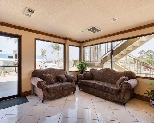 Rodeway Inn - image 2