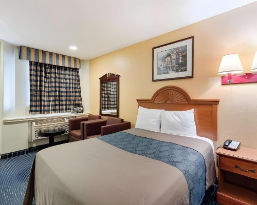 Rodeway Inn - image 20