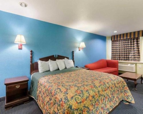 Rodeway Inn - image 21
