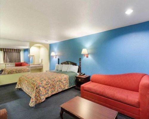 Rodeway Inn - image 22