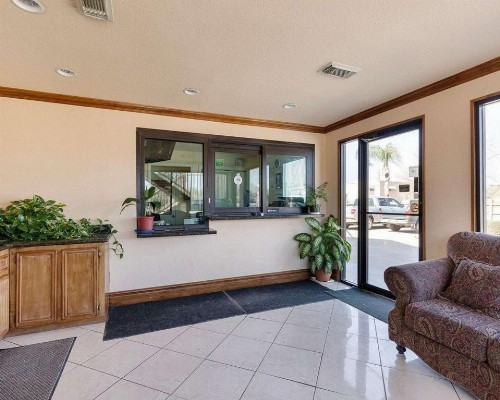 Rodeway Inn - image 3
