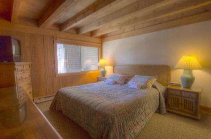 Woodys Clubhouse by Lake Tahoe Accommodations - image 5