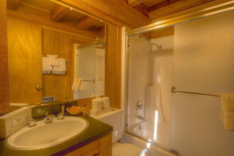 Woodys Clubhouse by Lake Tahoe Accommodations - image 7