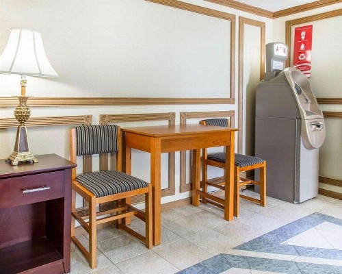 Econo Lodge South Ozone Park - image 3