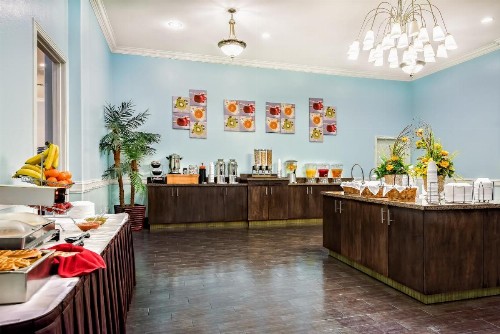 La Copa Inn Beach Hotel - image 10