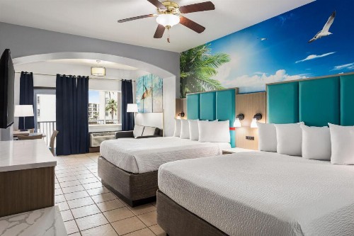 La Copa Inn Beach Hotel - image 3