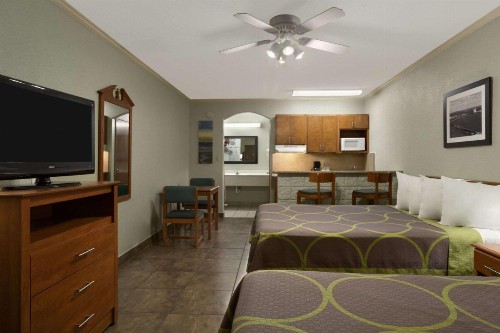 Super 8 by Wyndham South Padre Island - image 11