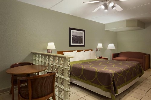 Super 8 by Wyndham South Padre Island - image 37