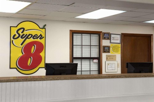 Super 8 by Wyndham South Padre Island - image 4