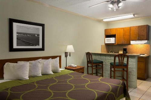 Super 8 by Wyndham South Padre Island - image 40