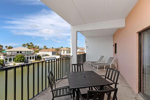 WindWater Hotel and Marina - image 13