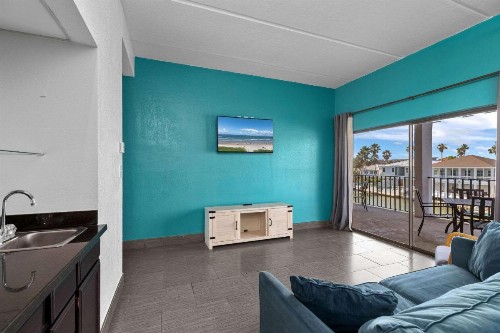 WindWater Hotel and Marina - image 2