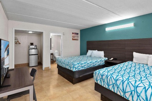 WindWater Hotel and Marina - image 23