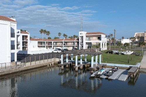 WindWater Hotel and Marina - image 25