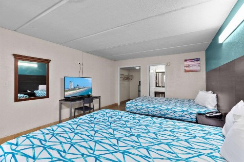 WindWater Hotel and Marina - image 32