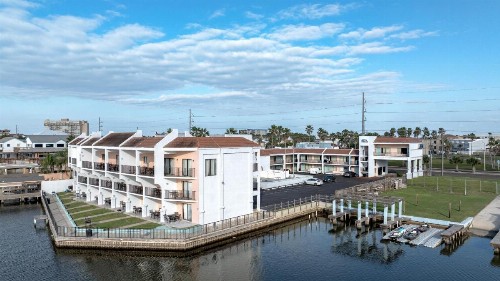 WindWater Hotel and Marina - image 35