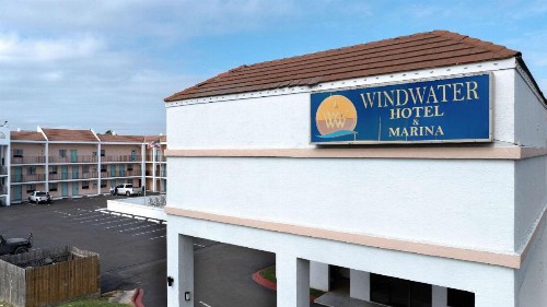 WindWater Hotel and Marina - image 36