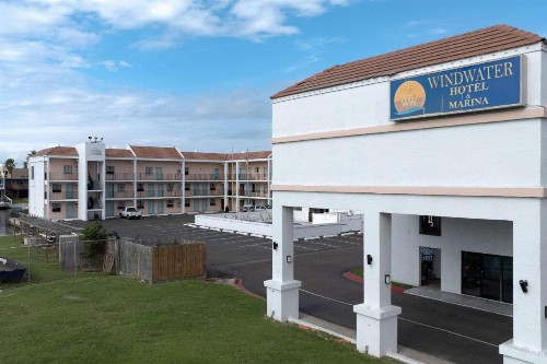WindWater Hotel and Marina - image 39