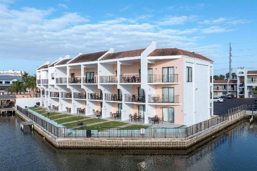 WindWater Hotel and Marina - image 44