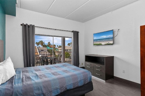 WindWater Hotel and Marina - image 45