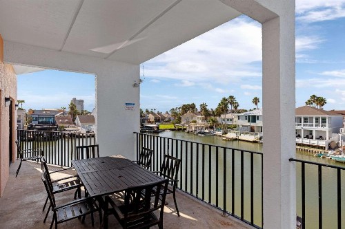 WindWater Hotel and Marina - image 46