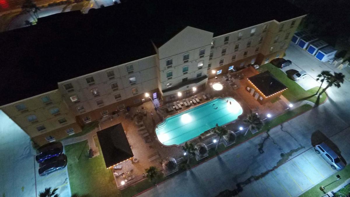 Holiday Inn Express Hotel and Suites South Padre Island an IHG Hotel - image 2