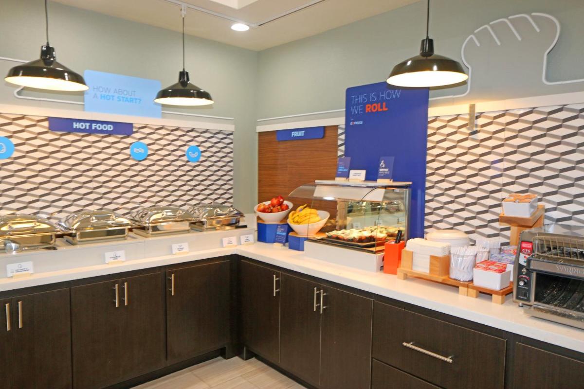 Holiday Inn Express Hotel and Suites South Padre Island an IHG Hotel - image 6