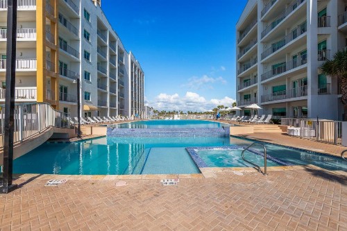 Peninsula Island Resort & Spa - image 11