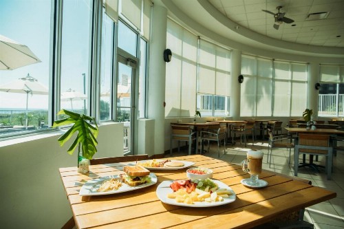 Peninsula Island Resort & Spa - image 3