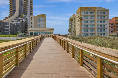 Peninsula Island Resort & Spa - image 4