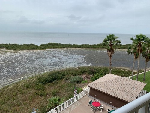 Blue Bay Inn and Suites - image 12