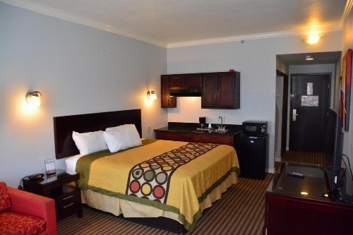 Blue Bay Inn and Suites - image 14