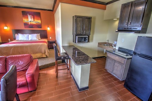 Blue Bay Inn and Suites - image 19
