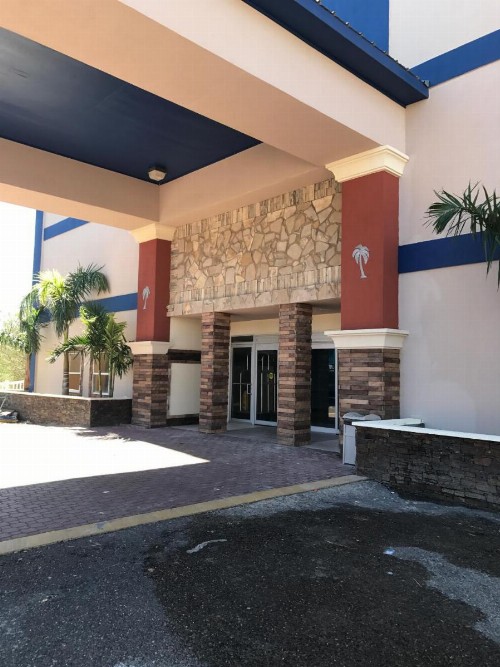 Blue Bay Inn and Suites - image 24