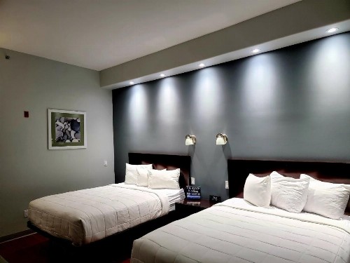 Blue Bay Inn and Suites - image 4
