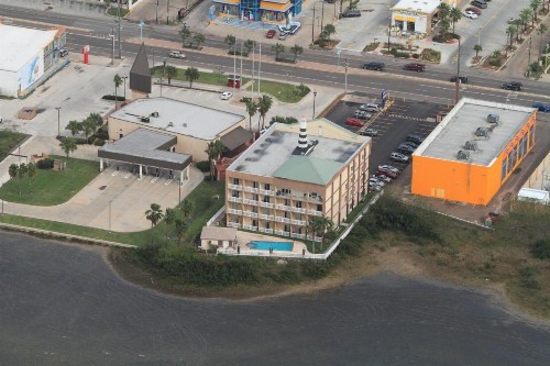 Blue Bay Inn and Suites - image 41