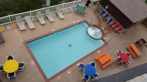 Blue Bay Inn and Suites - image 42