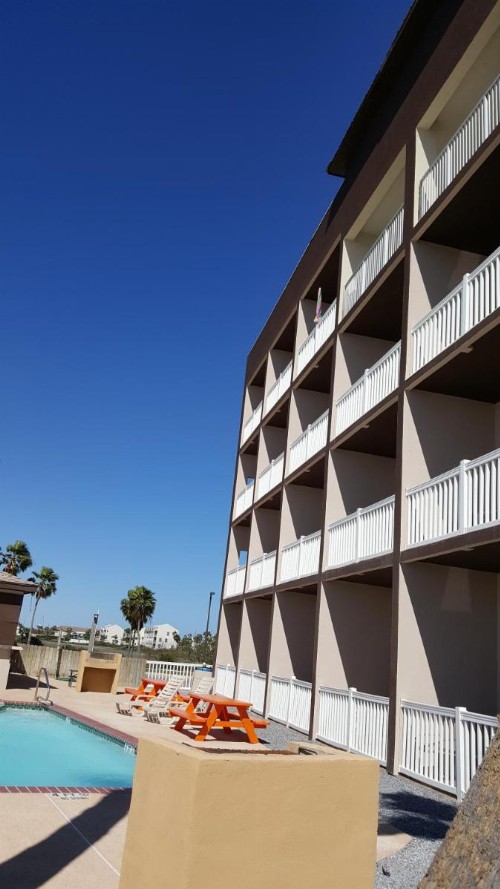 Blue Bay Inn and Suites - image 8